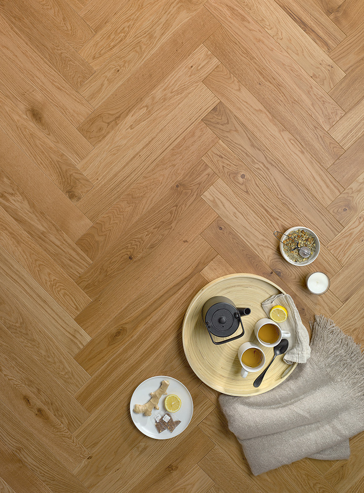 Alliance Bois - Tassin - Lyon - ALSAFLOORING - L’authenticité de « Chêne Naturel » transmettra toute la noblesse de la matière. Symbole de lumière et de clarté, sa teinte dorée saura réchauffer l’atmosphère de vos ambiances intérieures. 