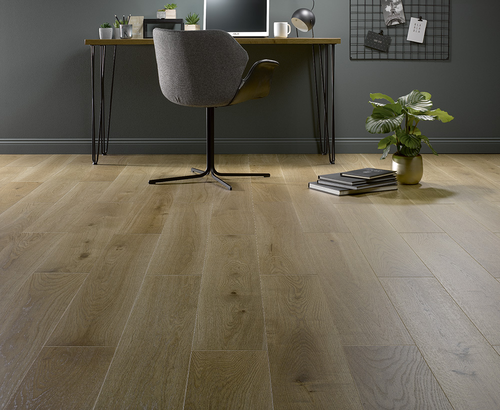 Alliance Bois - Tassin - Lyon - ALSAFLOORING - L’audace affirmée de Monarque s’adaptera parfaitement à une décoration industrielle ou ethnique. Sa richesse se caractérise dans sa texture et son veinage plus marqué révélant l’authenticité des nuances originelles du bois 