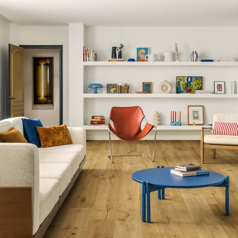 Alliance Bois - Tassin - Lyon - QUICK-STEP - Chanfrein authentique Mix & Match avec les designs de dalle Lame standard Compatible avec un plancher chauffant/rafraîchissant Cachet authentique du bois Résistant à l’eau Garantie domestique à vie 