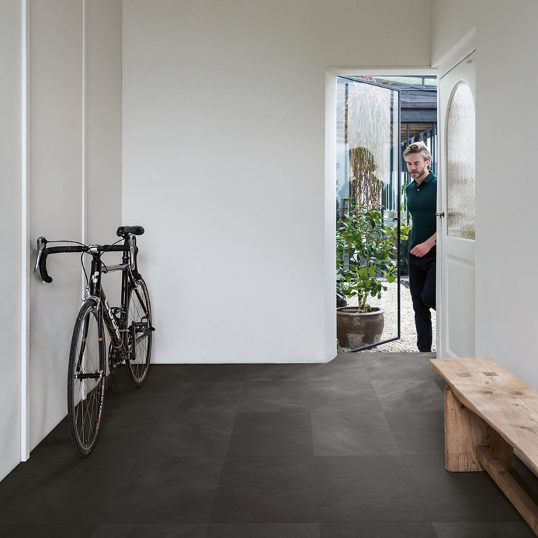 Alliance Bois - Tassin - Lyon - QUICK-STEP - Chanfrein authentique Dalle luxueuse de taille moyenne Compatible avec un plancher chauffant/rafraîchissant Aspect de pierre naturelle Garantie domestique à vie Résistant à l’eau 