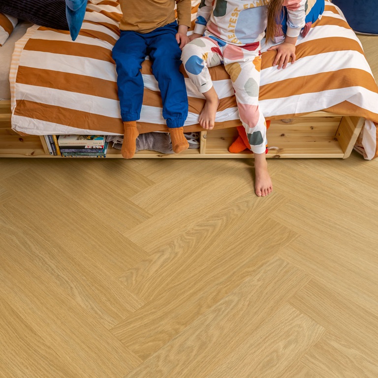 Alliance Bois - Tassin - Lyon - QUICK-STEP - Mix & Match avec la collection Bloom Garantie domestique à vie Motif à bâtons rompus Sous-couche intégrée Compatible avec un plancher chauffant/rafraîchissant Résistant à l’eau 