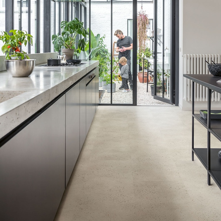 Alliance Bois - Tassin - Lyon - QUICK-STEP - Dalle luxueuse de taille moyenne Garantie domestique à vie Sous-couche intégrée Compatible avec un plancher chauffant/rafraîchissant Aspect de pierre naturelle Résistant à l’eau 