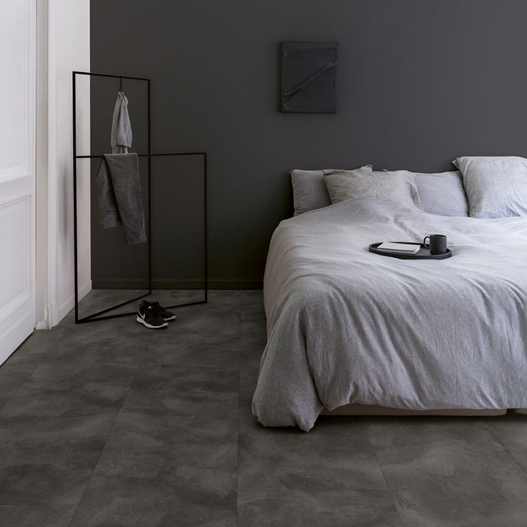 Alliance Bois - Tassin - Lyon - QUICK-STEP - Dalle luxueuse de taille moyenne Garantie domestique à vie Sous-couche intégrée Compatible avec un plancher chauffant/rafraîchissant Aspect de pierre naturelle Résistant à l’eau 