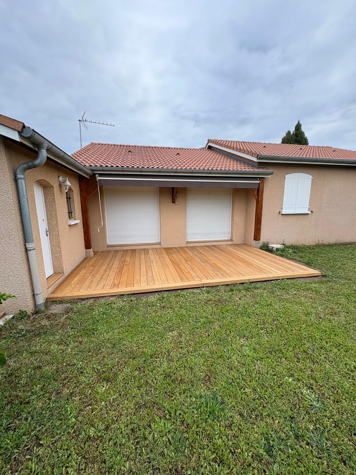 Alliance Bois - Tassin - Lyon - Terrasse réalisée par Essence Bois